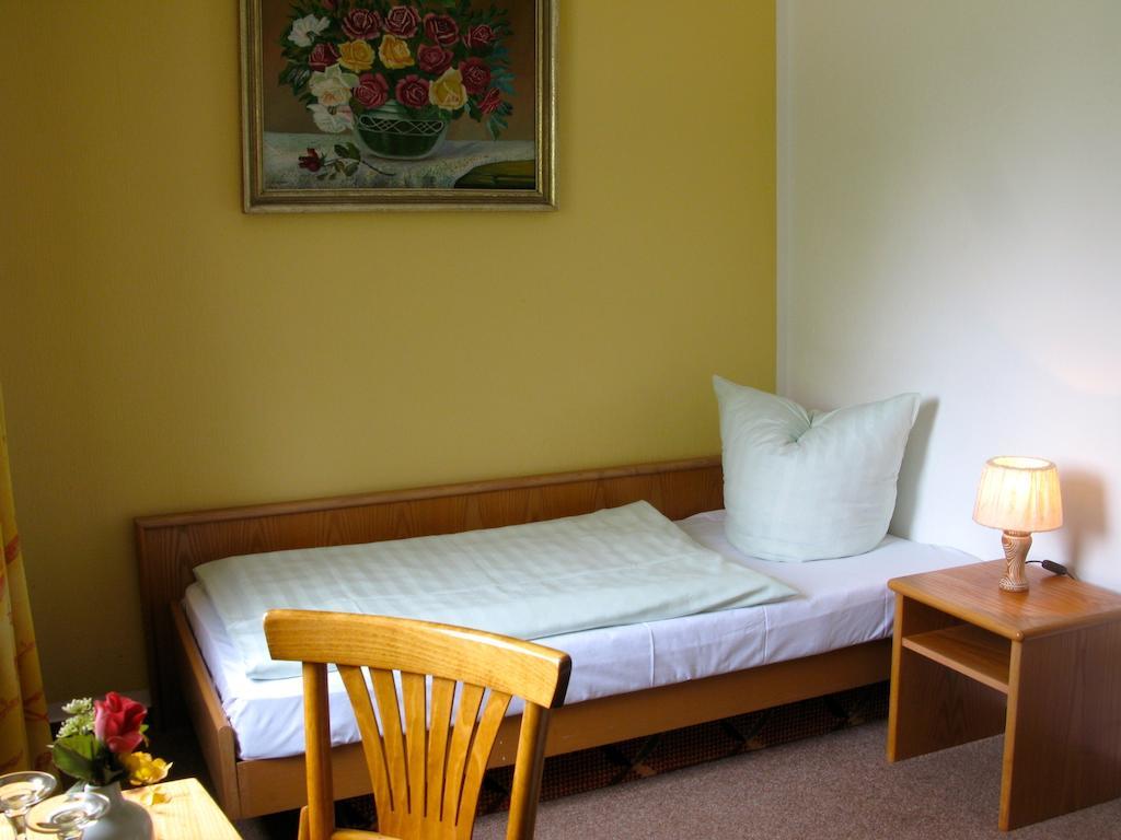 Landhotel Goldener Becher Limabach - Oberfrohna Rum bild