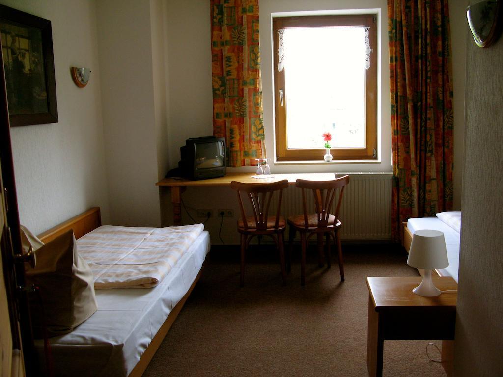 Landhotel Goldener Becher Limabach - Oberfrohna Rum bild